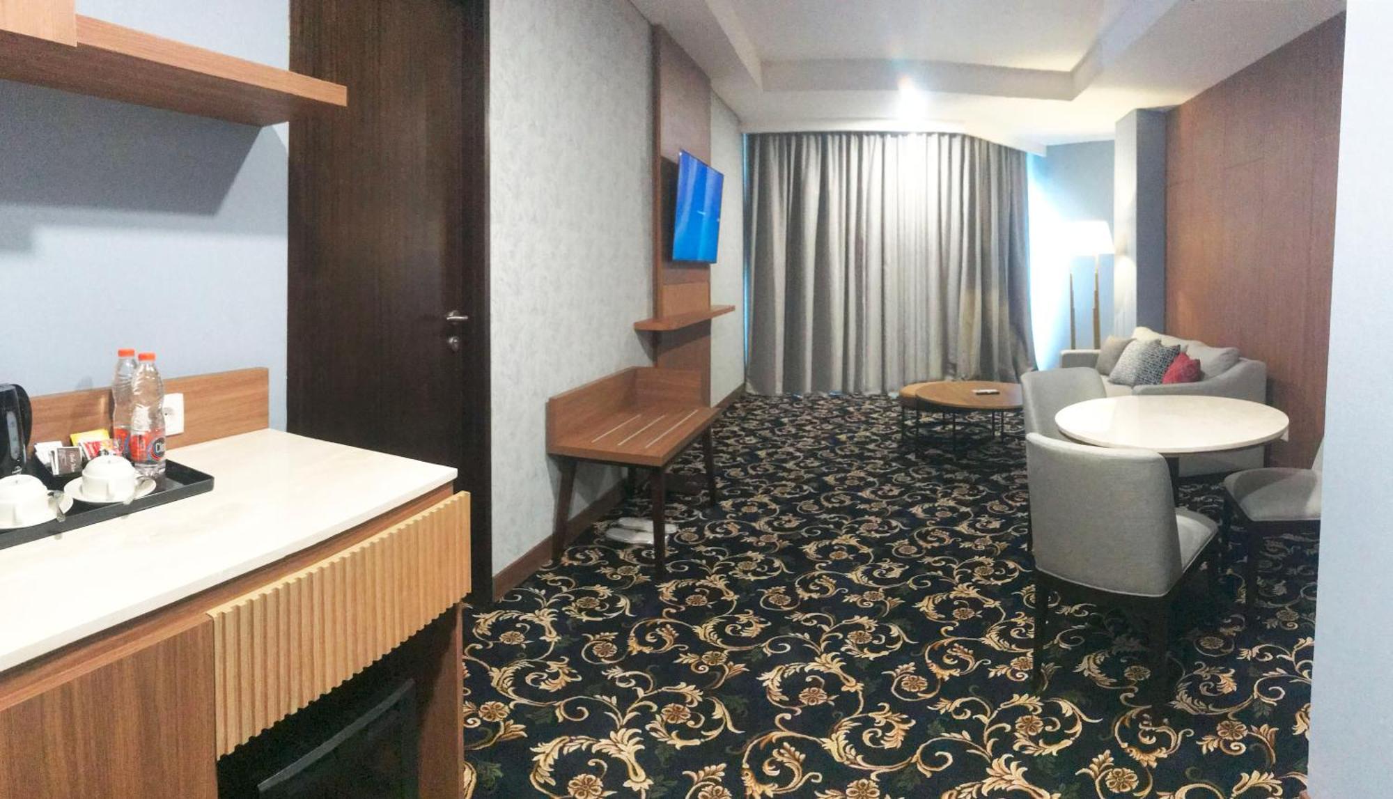 Labersa Hotel & Convention Center Samosir Sinapuran ภายนอก รูปภาพ