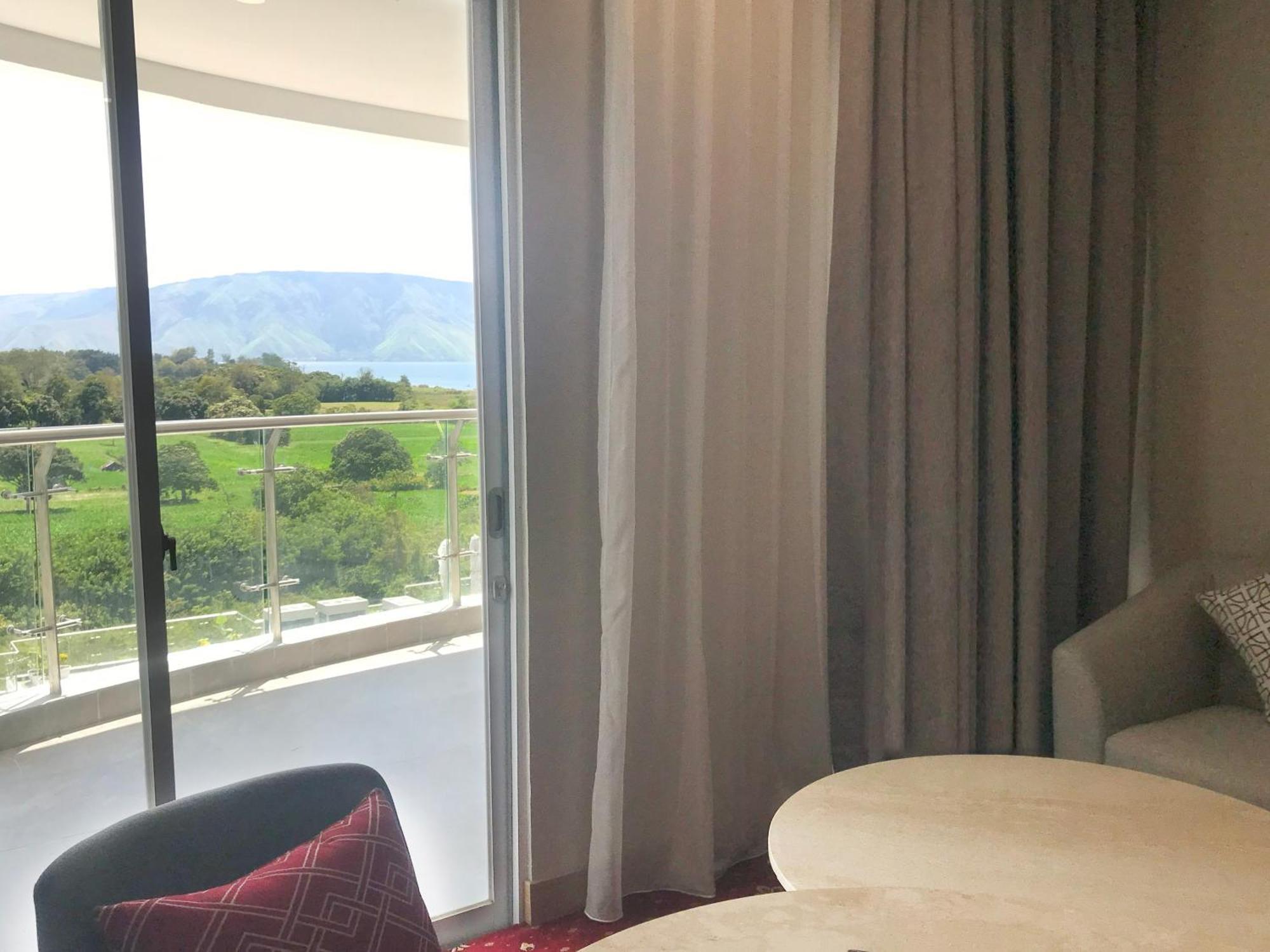Labersa Hotel & Convention Center Samosir Sinapuran ภายนอก รูปภาพ