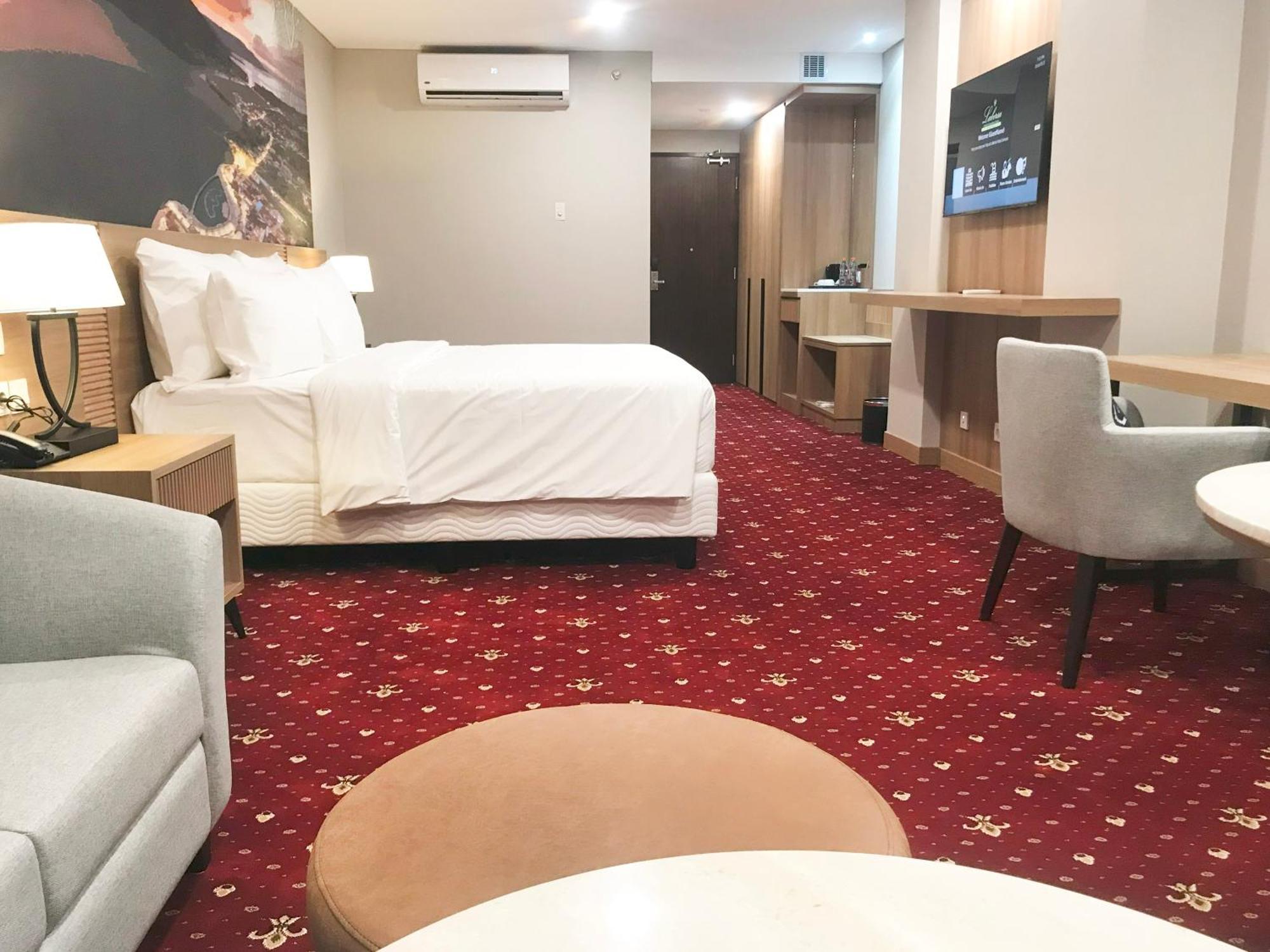 Labersa Hotel & Convention Center Samosir Sinapuran ภายนอก รูปภาพ