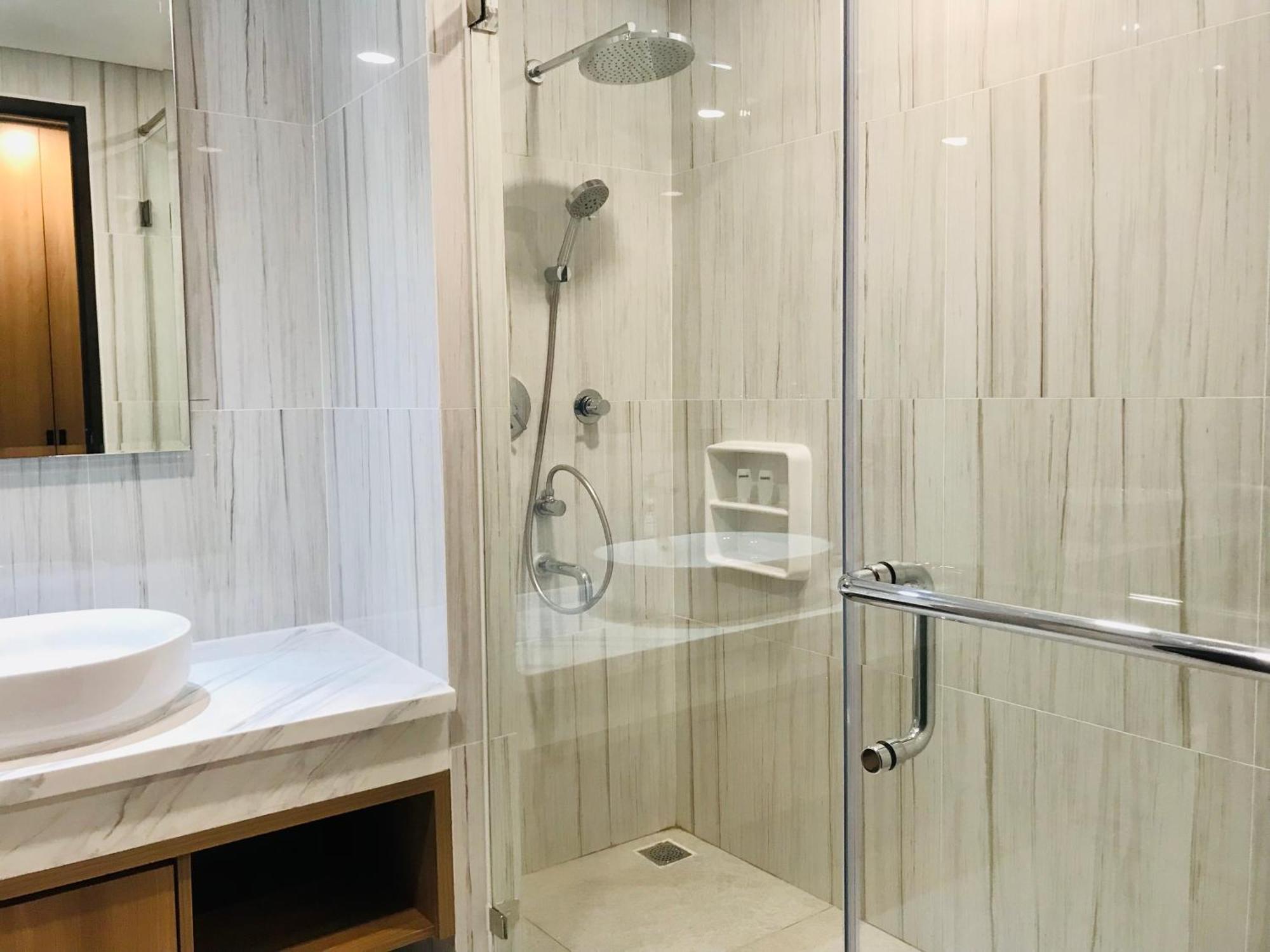 Labersa Hotel & Convention Center Samosir Sinapuran ภายนอก รูปภาพ