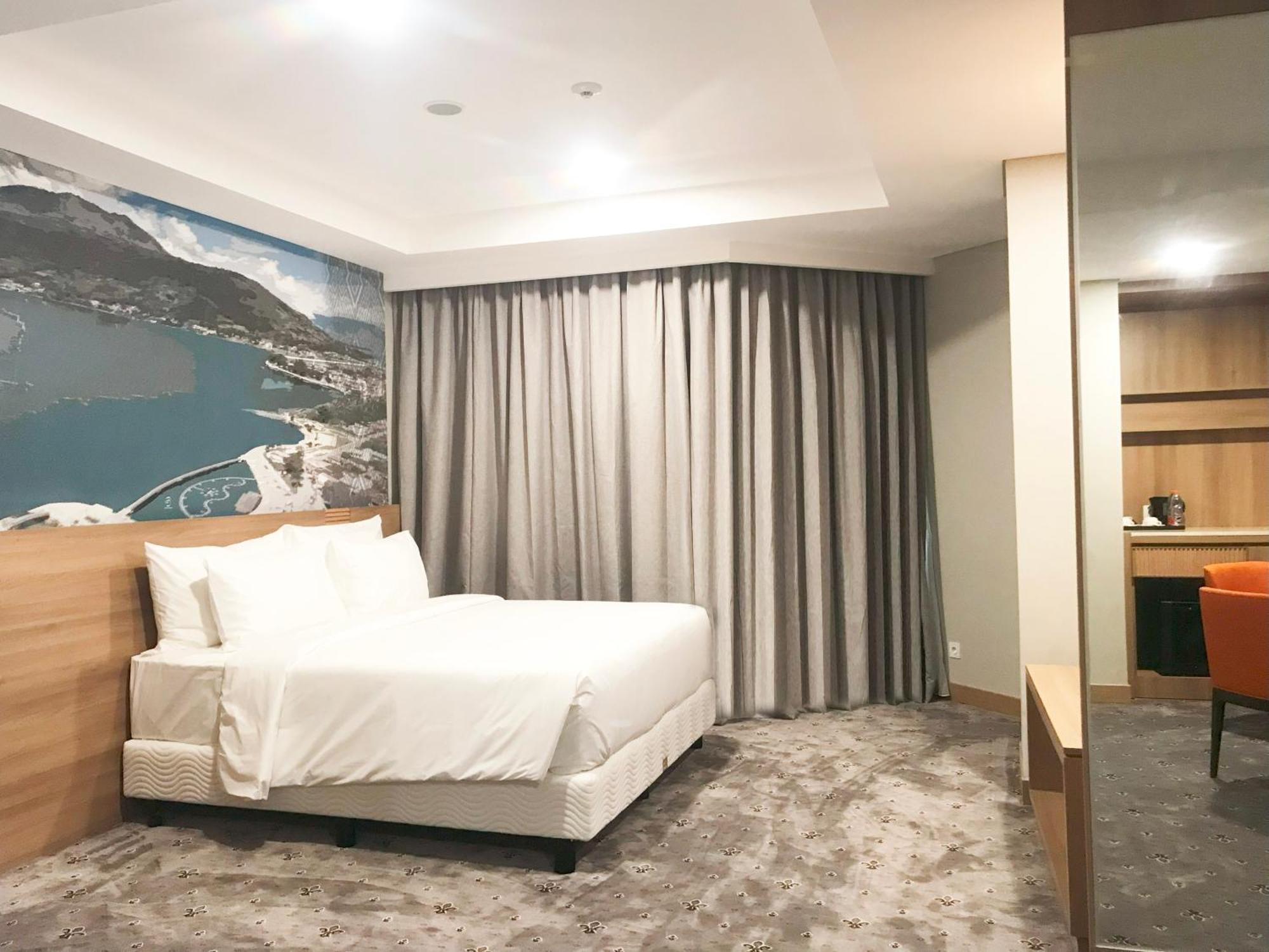Labersa Hotel & Convention Center Samosir Sinapuran ภายนอก รูปภาพ