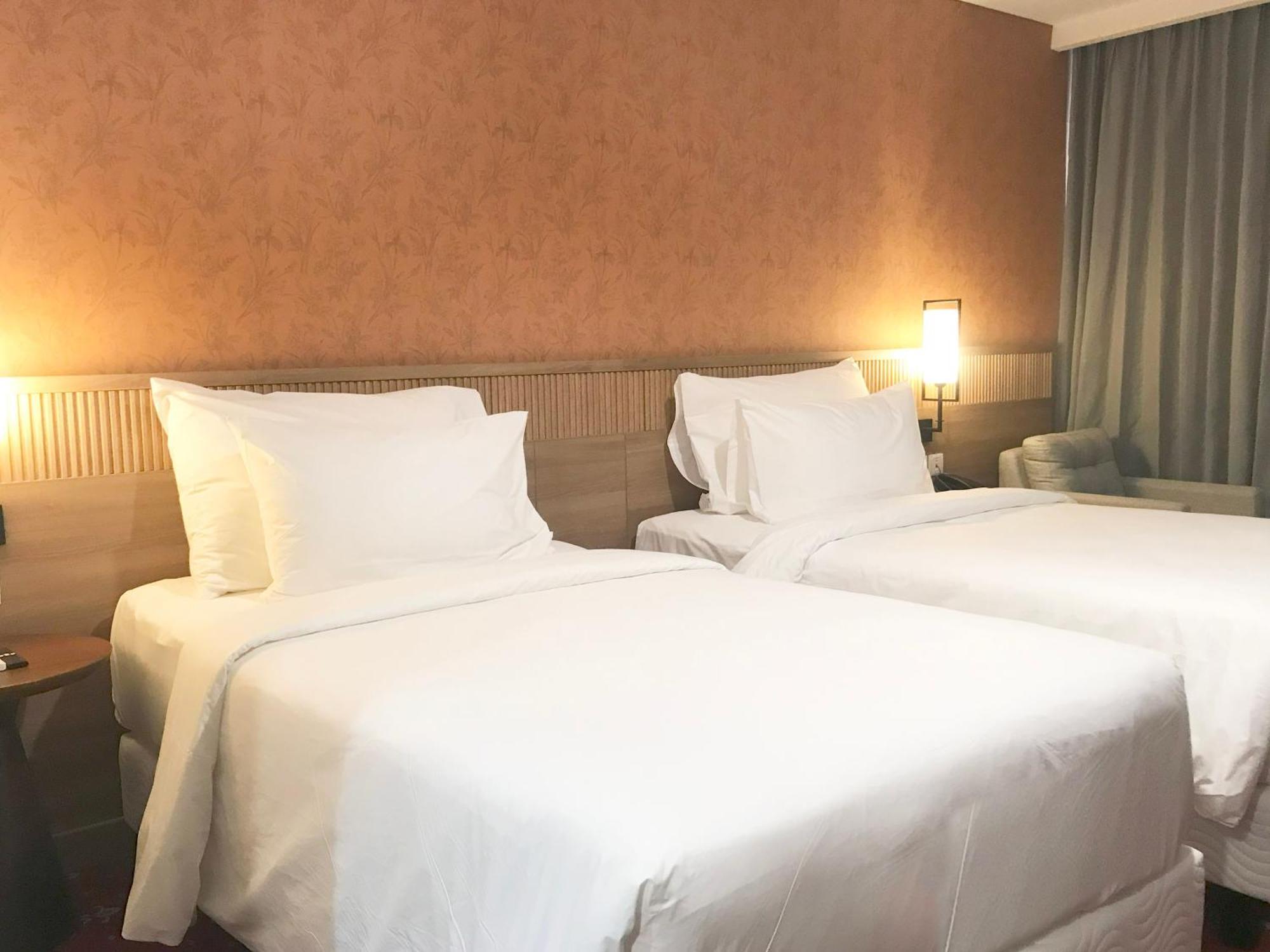 Labersa Hotel & Convention Center Samosir Sinapuran ภายนอก รูปภาพ