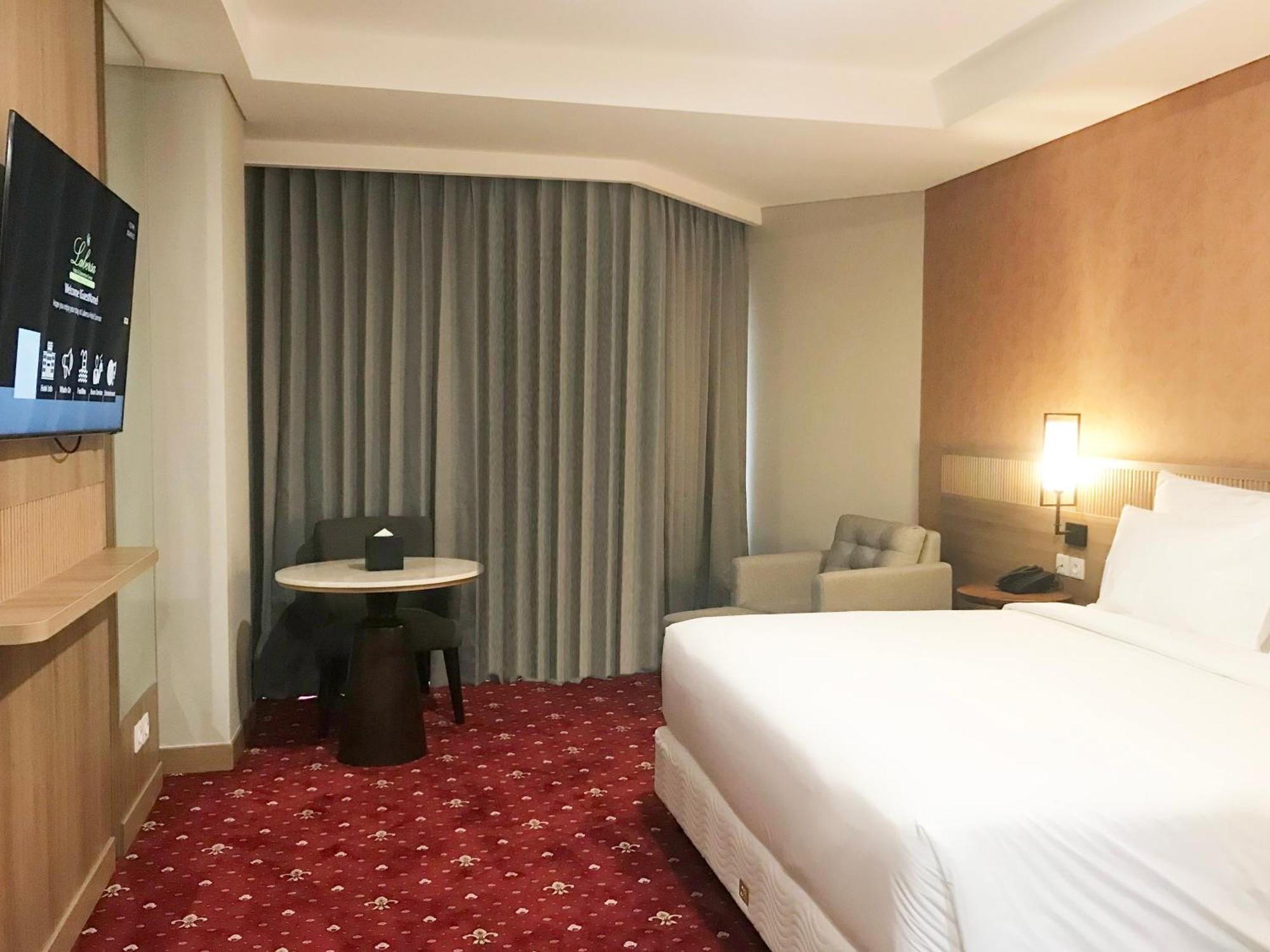 Labersa Hotel & Convention Center Samosir Sinapuran ภายนอก รูปภาพ