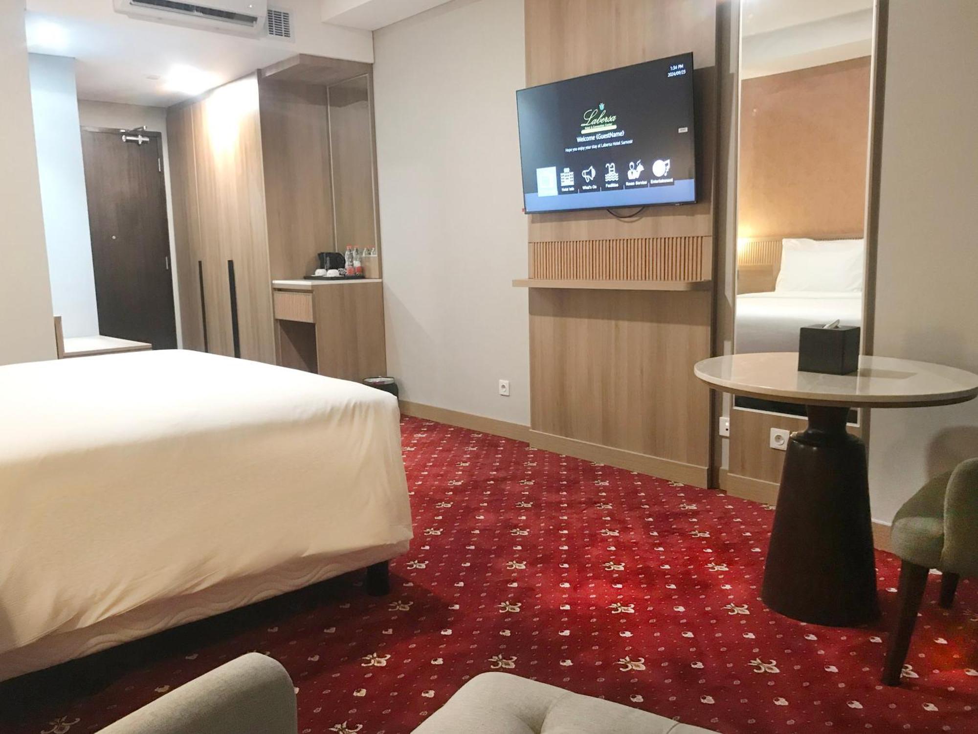 Labersa Hotel & Convention Center Samosir Sinapuran ภายนอก รูปภาพ