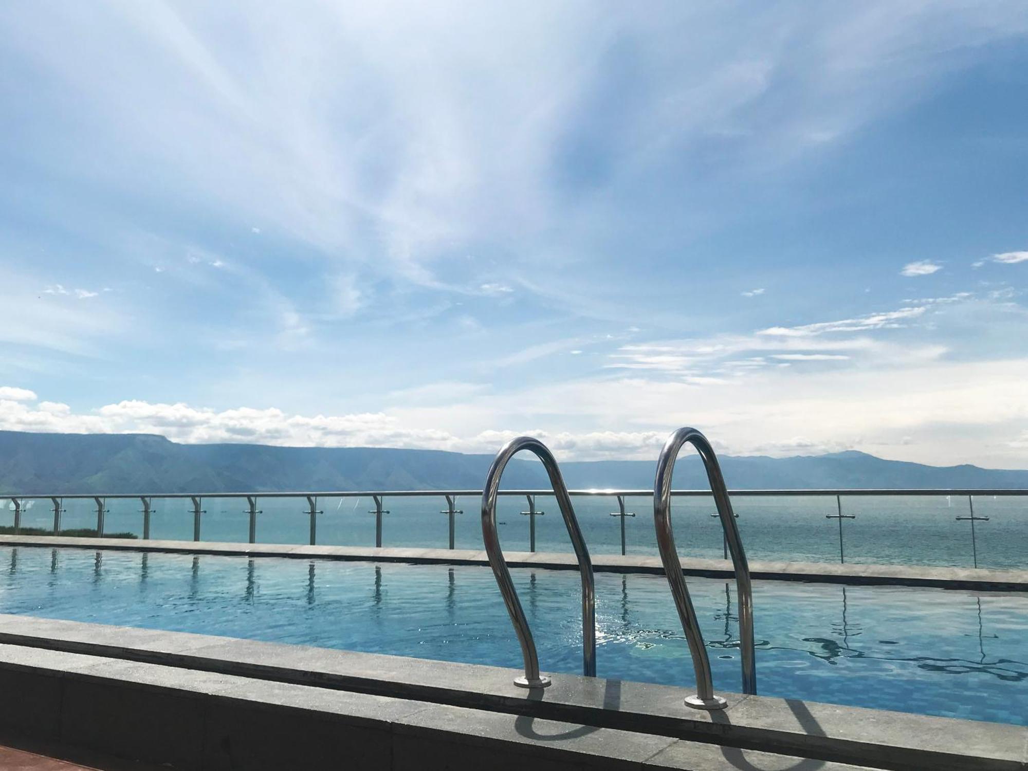Labersa Hotel & Convention Center Samosir Sinapuran ภายนอก รูปภาพ
